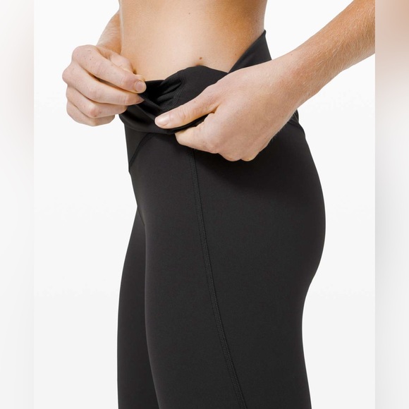 Lululemon Wunder Under Crop High-Rise *Scallop Full-On Luxtreme 23" in Black 12 - Picture 3 of 9